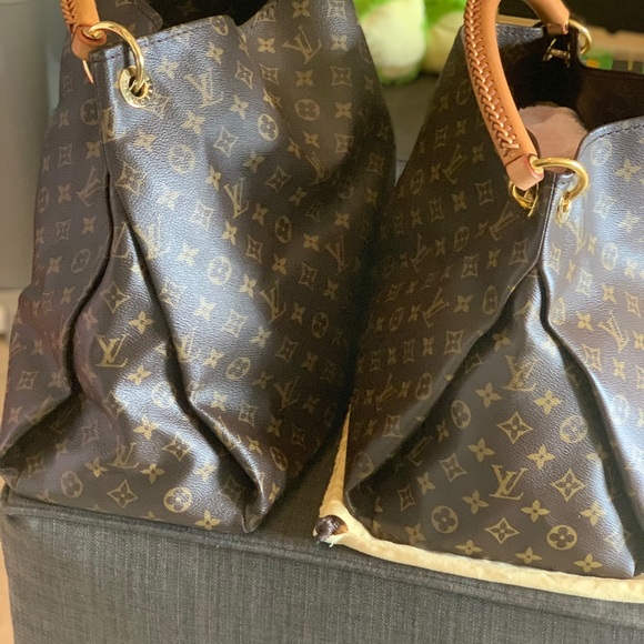 Louis Vuitton Artsy MM & GM - Picture 2 of 3